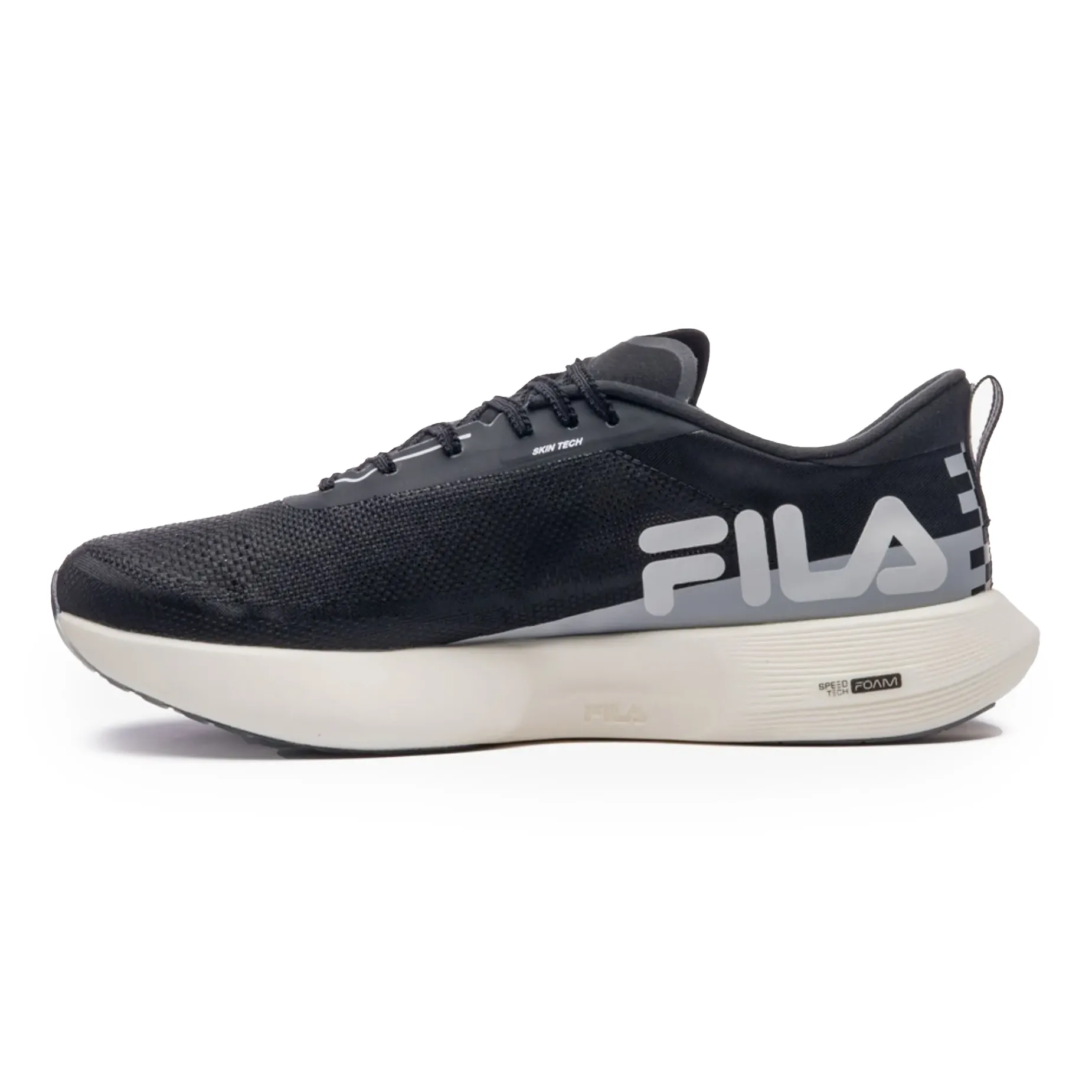 Tênis Fila KR7 PRO masculino visto de lateral esquerda, cabedal em mesh preto, solado branco em EVA, fechamento em cadarço.